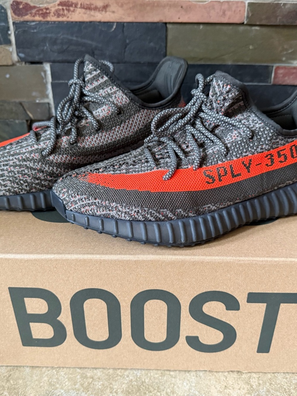 Yeezy Boost 350 Adidas V2 Carbon Beluga Size Men's 9 FAST SHIPPING